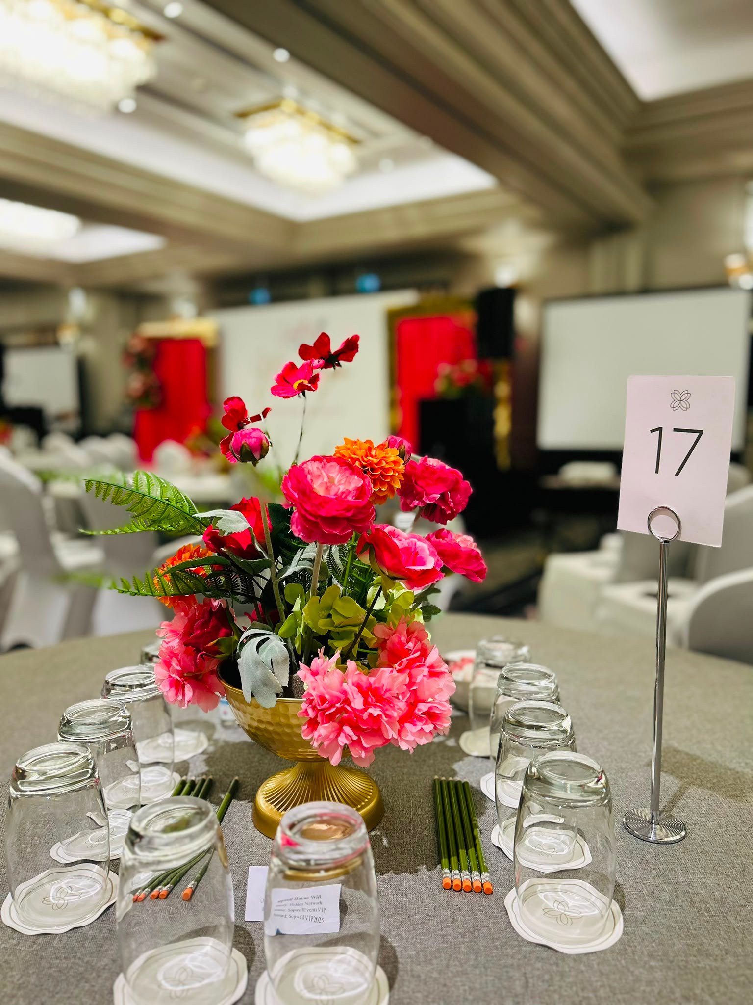 Gala floral centrepiece with table number